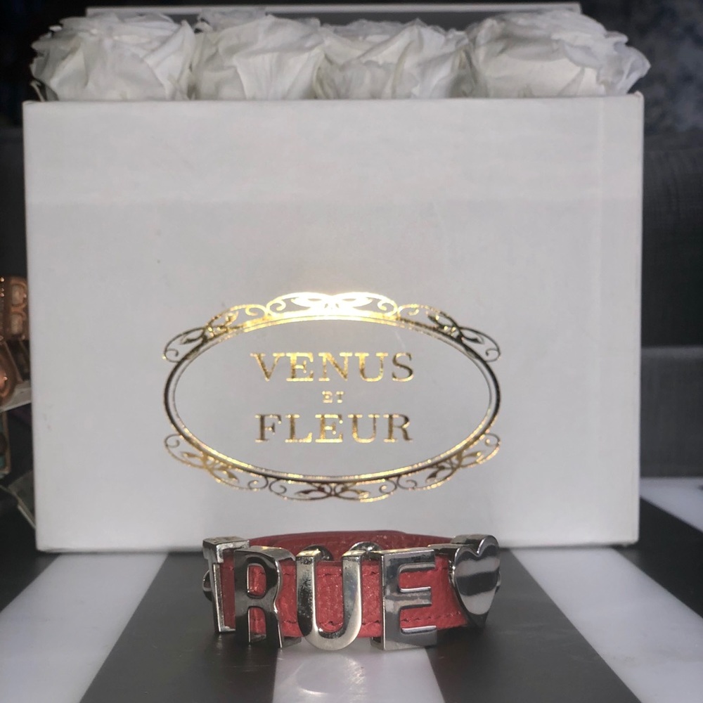BCBG GENERATION TRUE LOVE AFFIRMATION BRACELET-RED